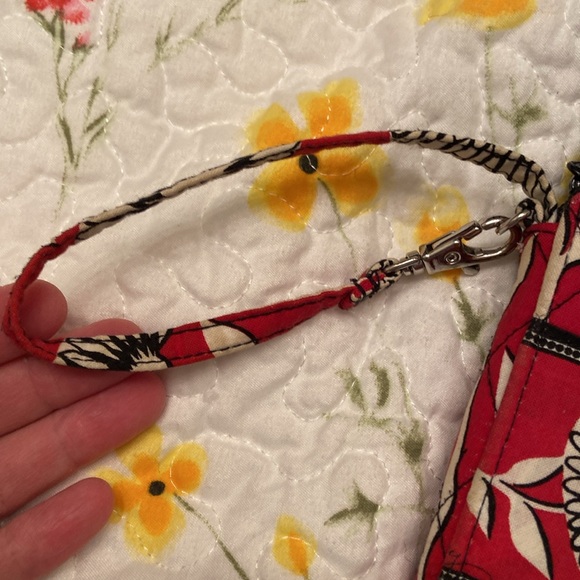 Vera Bradley Wristlet Red White Floral Card Slots Change Bill Slots Snap pocket - Picture 5 of 17
